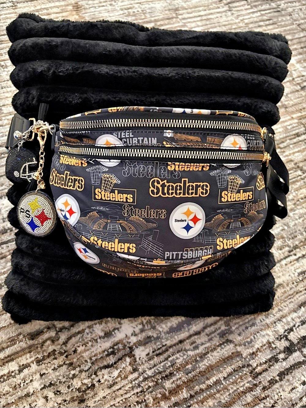Pittsburgh Steelers 3 Pocket crossbody bag Black & Gold